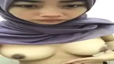 Bokep Jilbab Ungu Remas Tete Gede Sampe Memek Basah Banjir